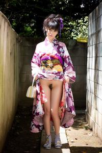 Японки в кимоно показывают пушистые лобки - фото #13