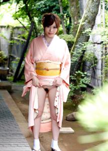 Японки в кимоно показывают пушистые лобки - фото #15