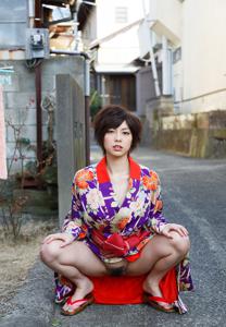 Японки в кимоно показывают пушистые лобки - фото #23