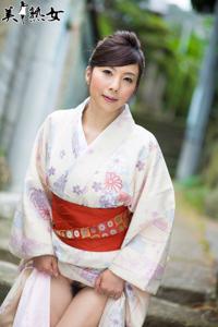 Японки в кимоно показывают пушистые лобки - фото #24