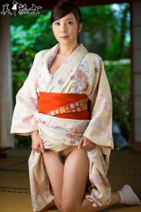 Японки в кимоно показывают пушистые лобки - фото #25