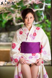 Японки в кимоно показывают пушистые лобки - фото #34