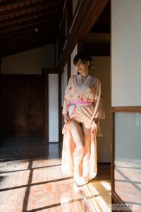 Японки в кимоно показывают пушистые лобки - фото #36