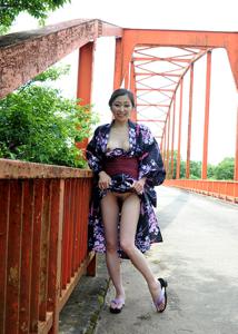 Японки в кимоно показывают пушистые лобки - фото #37