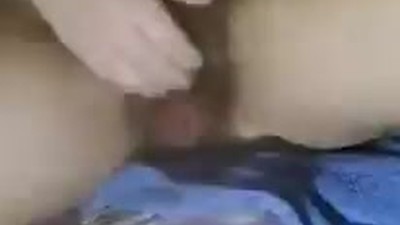 Exhibe chatte poilue en direct